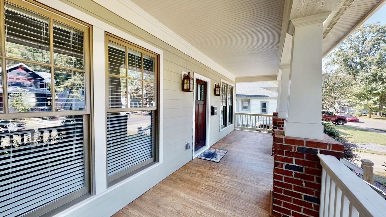 2213 Roslyn Avenue - Photo 2 of 32