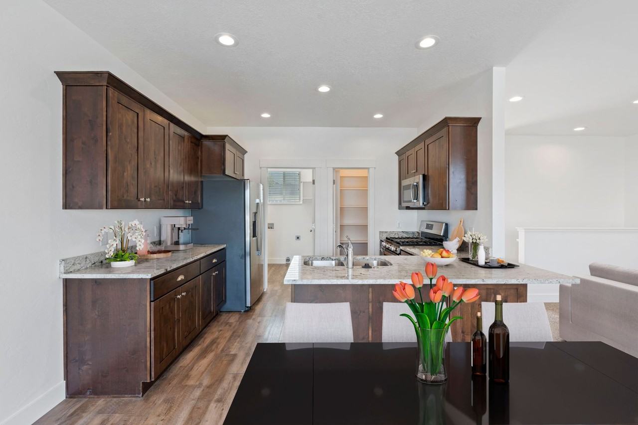 783 S 340 E - Photo 3 of 17