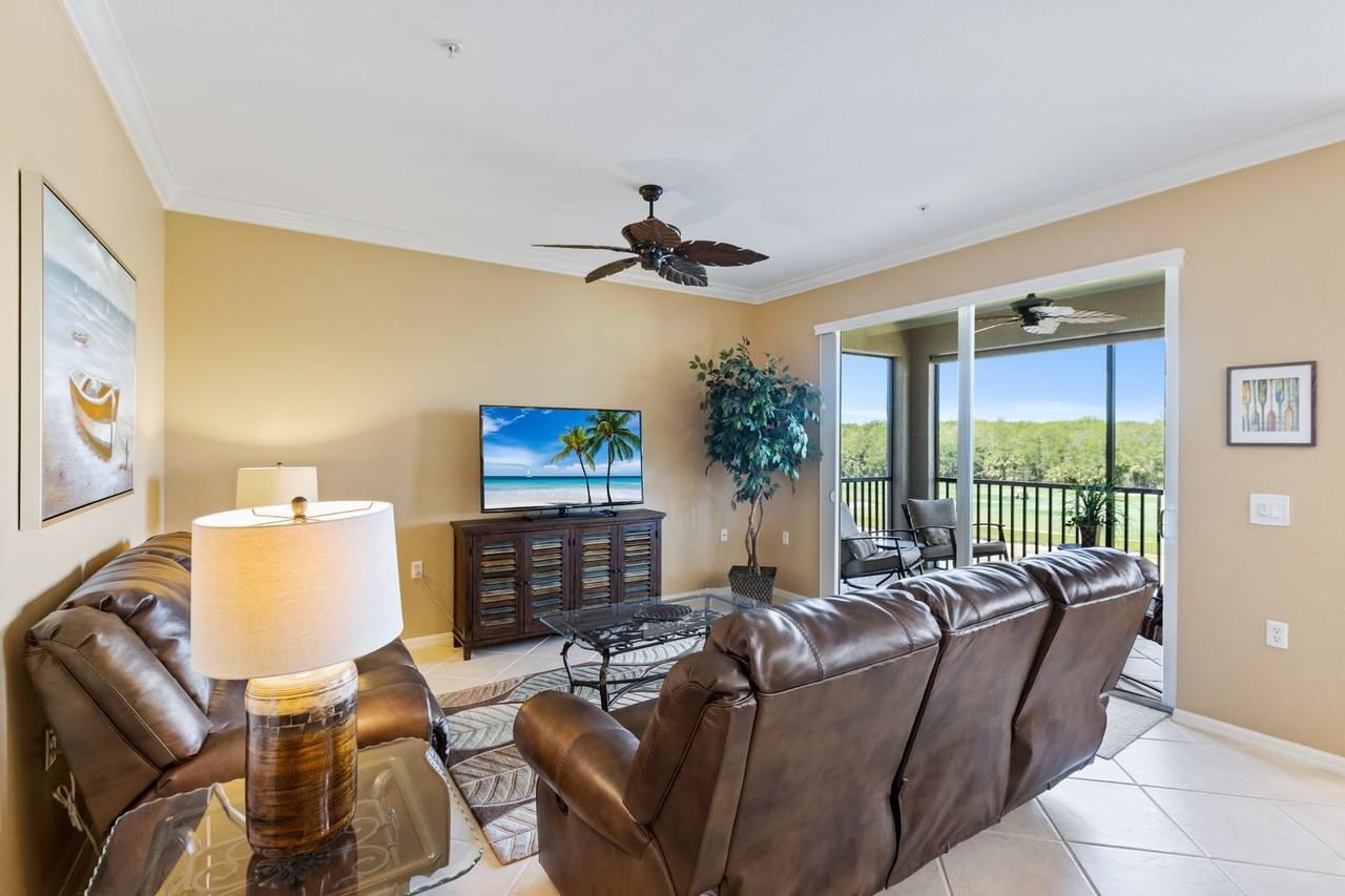 10275 Heritage Bay Boulevard - Photo 3 of 44