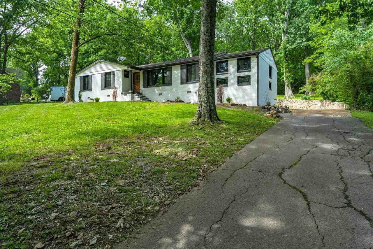 703 Clematis Drive - Photo 5 of 45