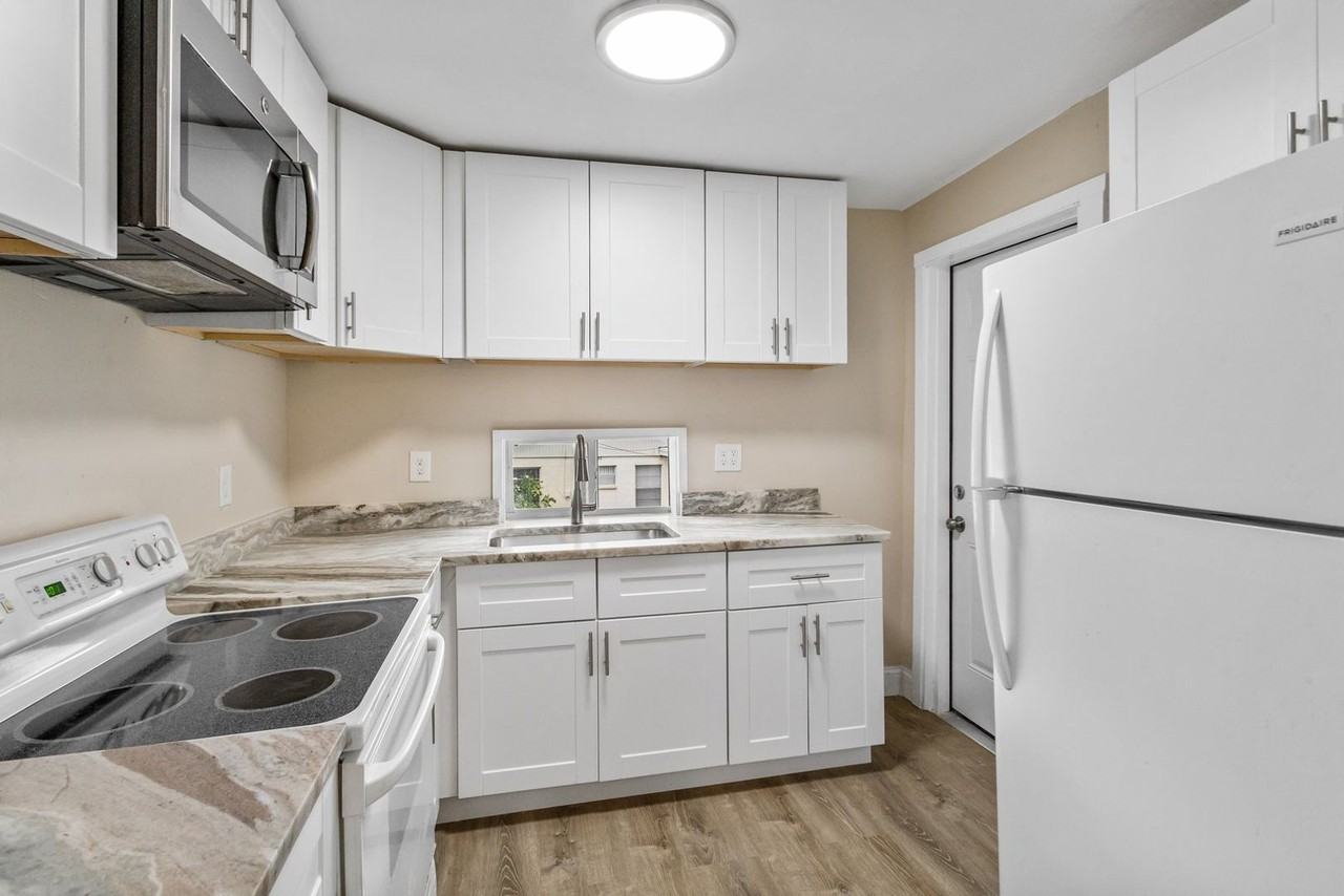 3487 16th Ave S - Photo 4 of 34