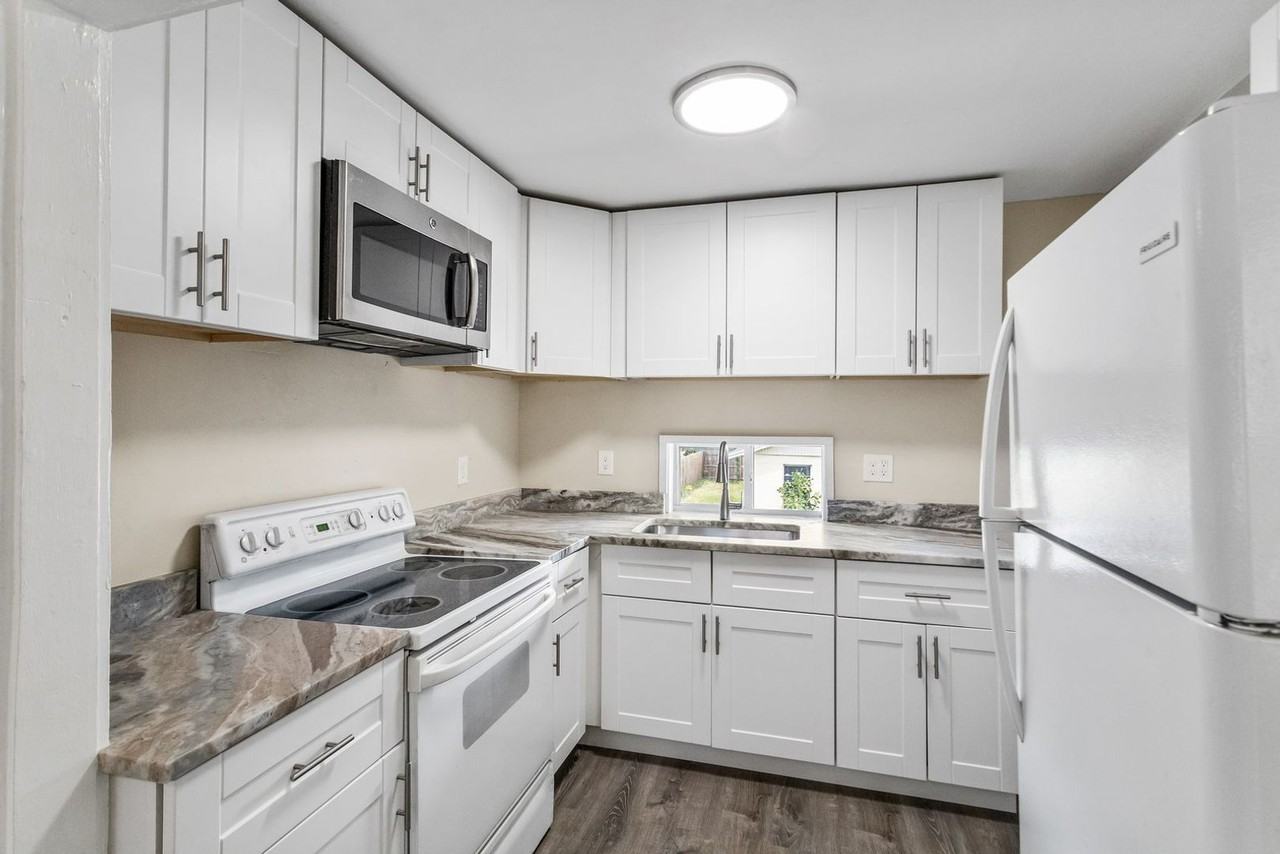 3487 16th Ave S - Photo 5 of 34