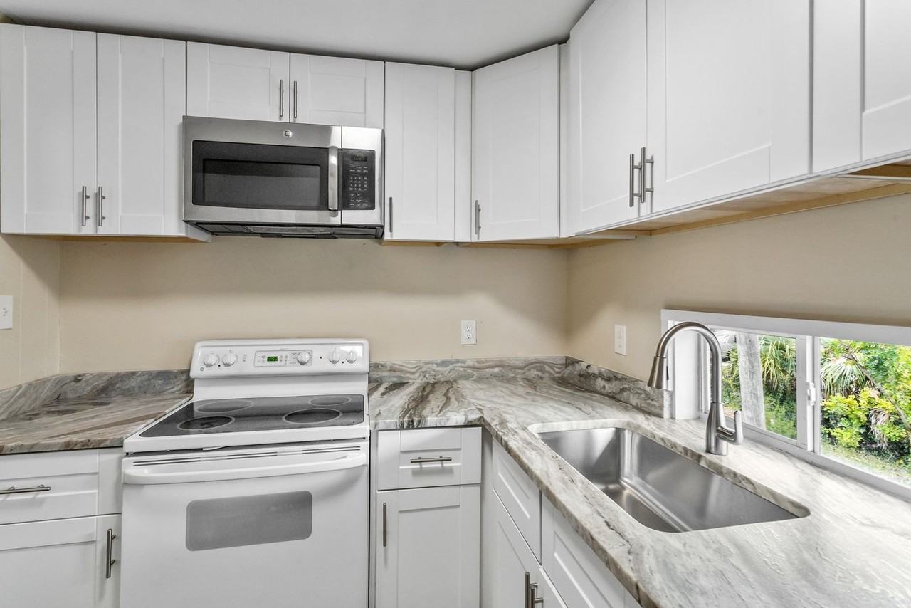 3487 16th Ave S - Photo 6 of 34