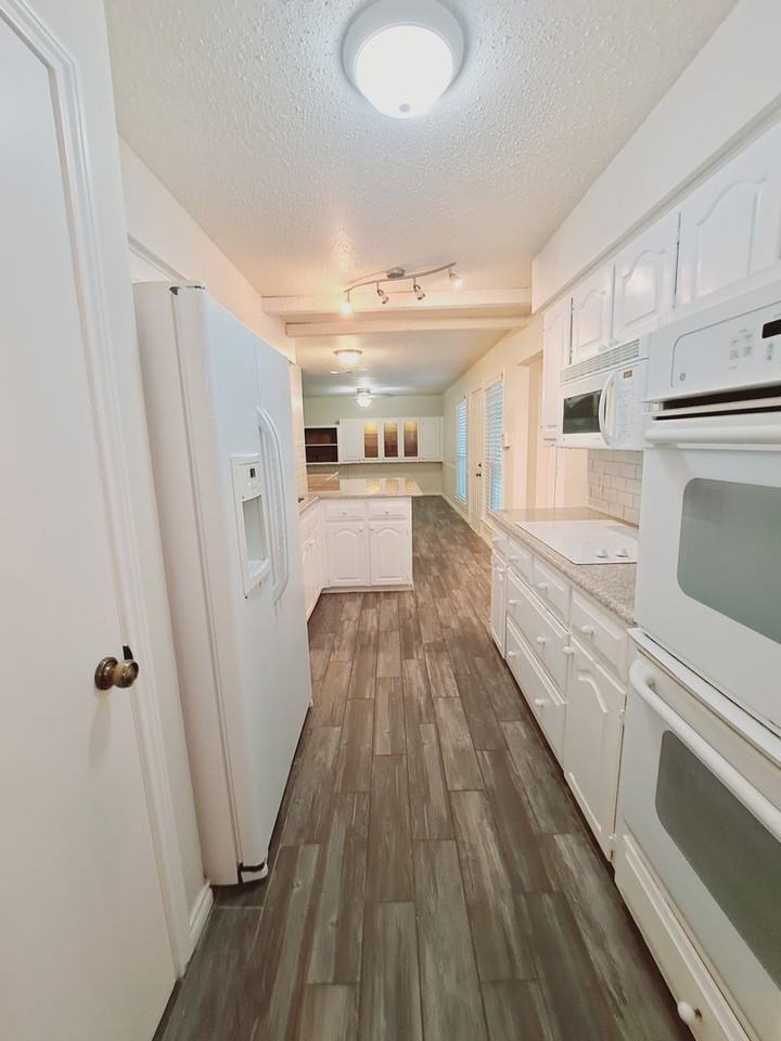 1005 Harness Lane - Photo 5 of 26