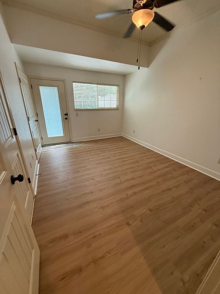 4311 Ne 83rd St - Photo 5 of 10