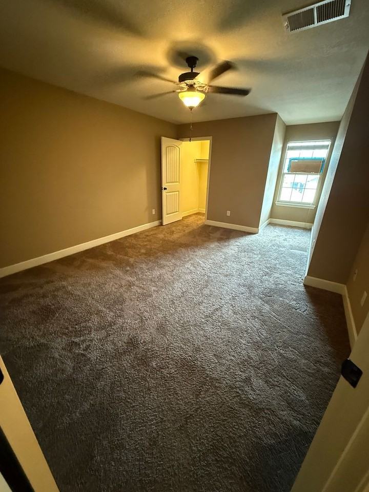 4311 Ne 83rd St - Photo 7 of 10