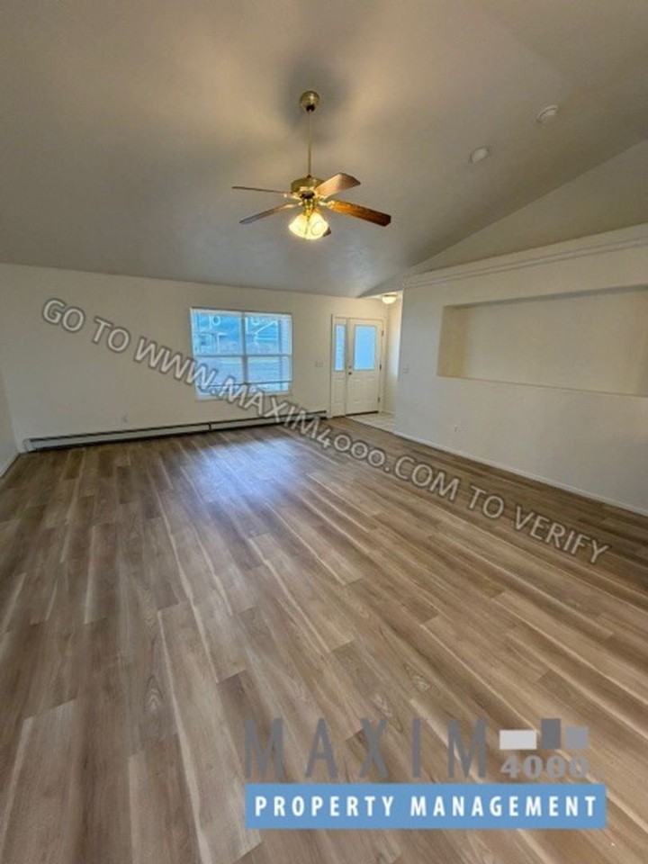 210 West Sunset Drive - Photo 2 of 20