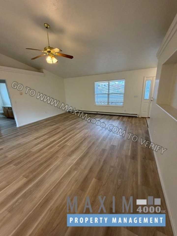 210 West Sunset Drive - Photo 3 of 20