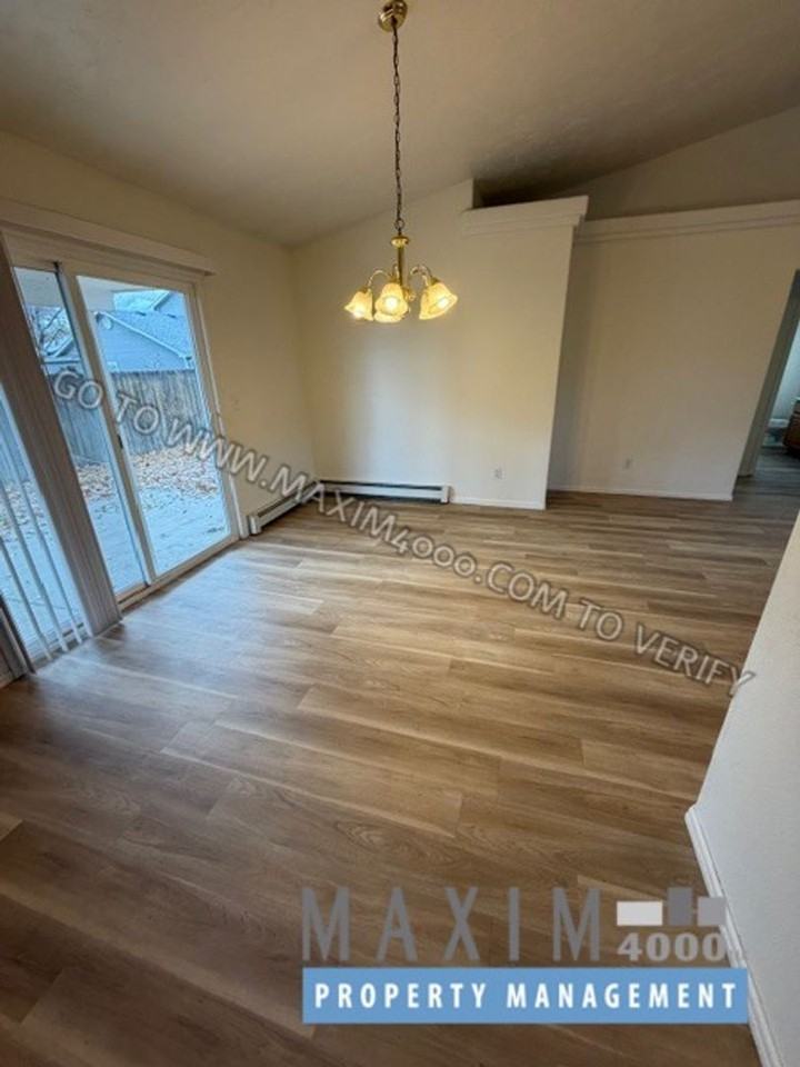 210 West Sunset Drive - Photo 4 of 20