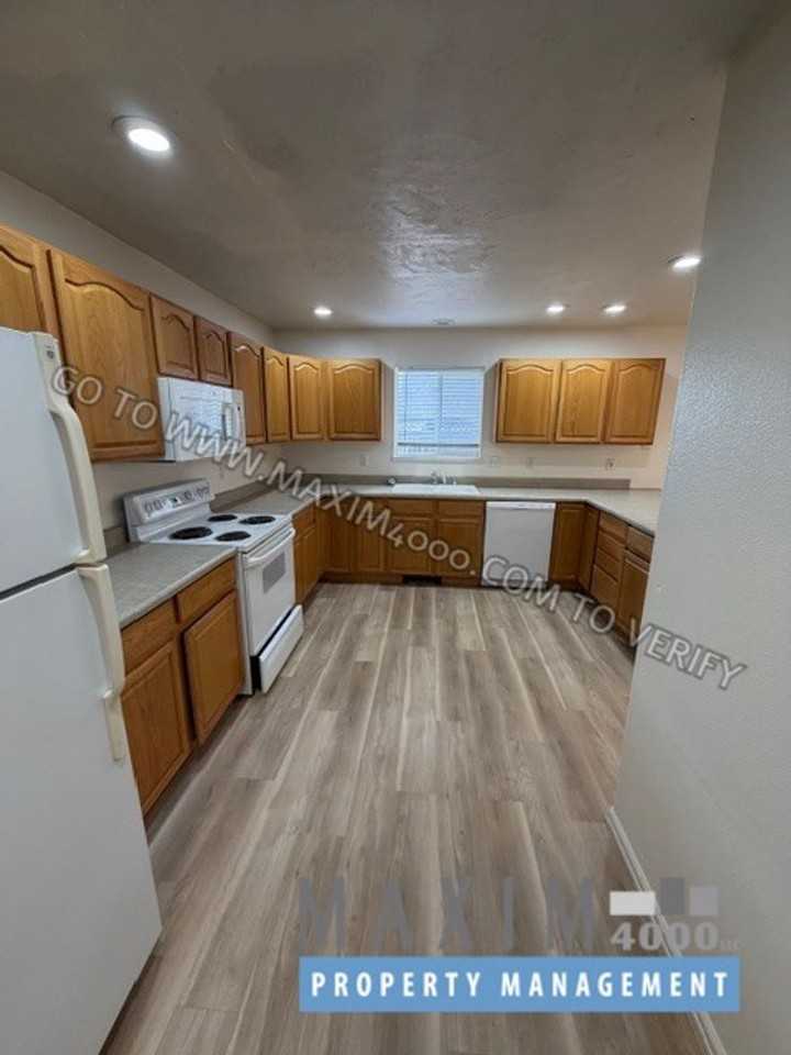 210 West Sunset Drive - Photo 6 of 20