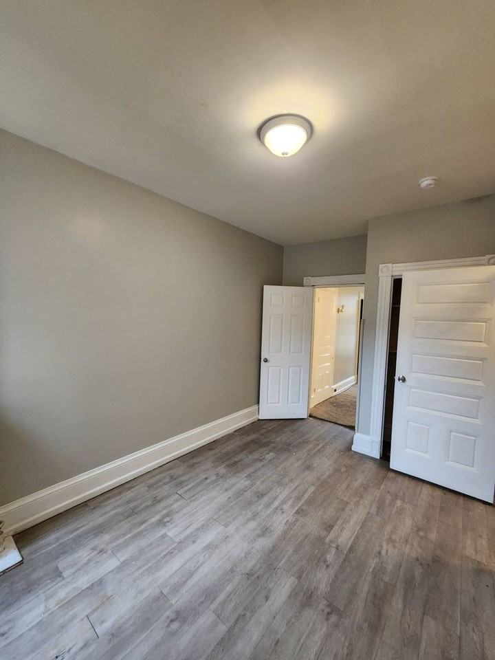 1516 Perkiomen Avenue - Photo 5 of 8