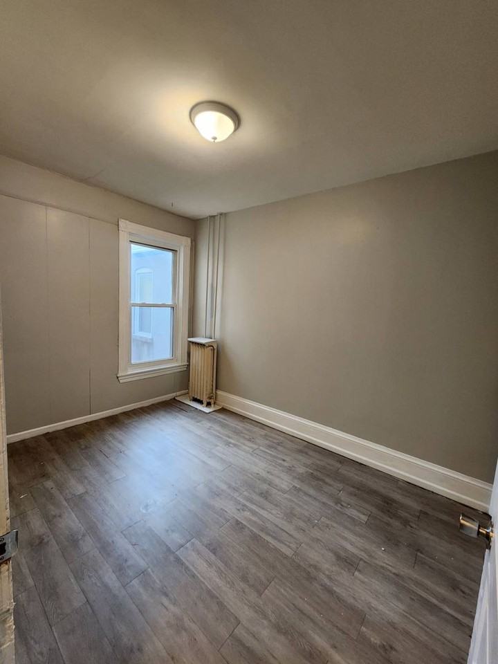 1516 Perkiomen Avenue - Photo 6 of 8