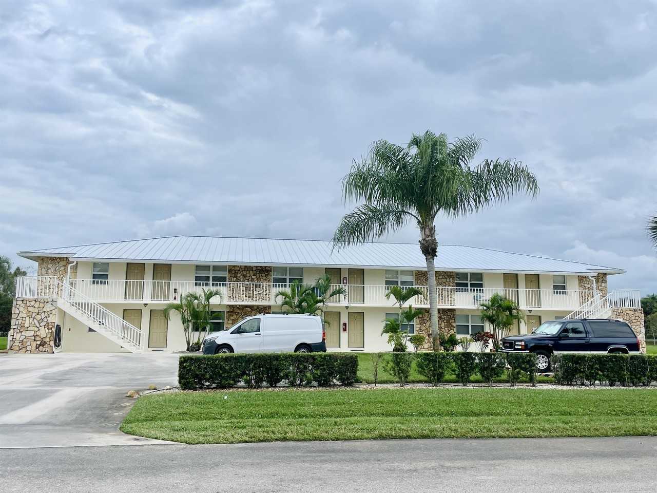 Palm City Apartments - Photo 2 of 10