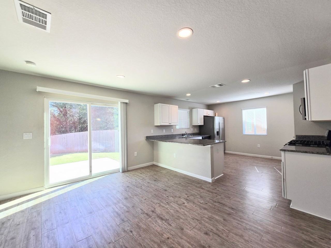 10302 Legacy Hl - Photo 5 of 20