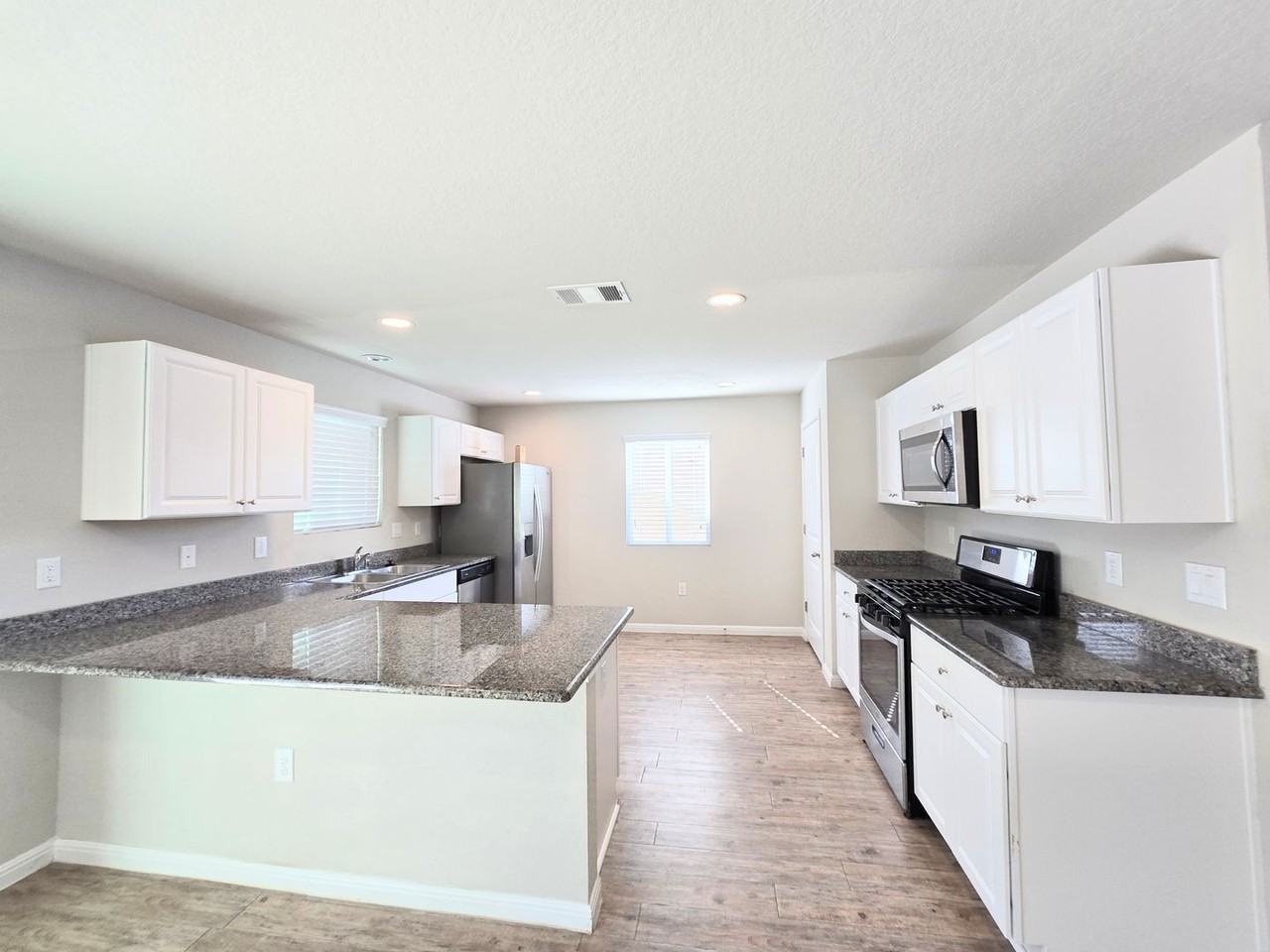 10302 Legacy Hl - Photo 6 of 20