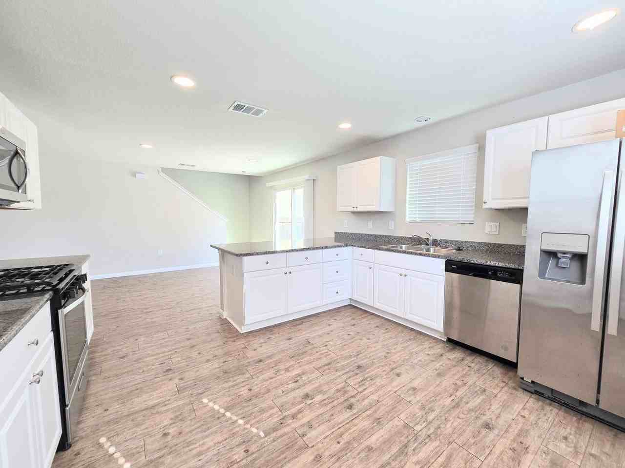 10302 Legacy Hl - Photo 7 of 20