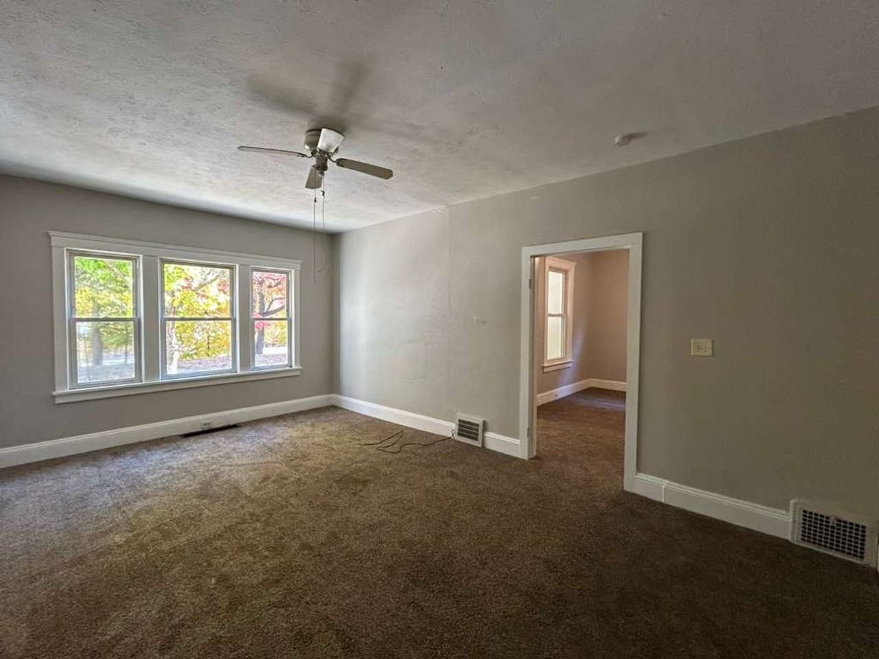 896 Wheelock Rd - Photo 5 of 21