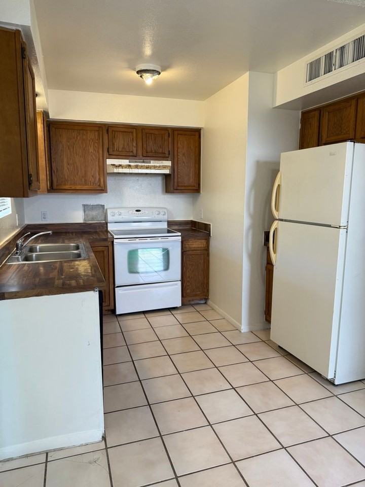 7560 North Rae Avenue - Photo 3 of 18