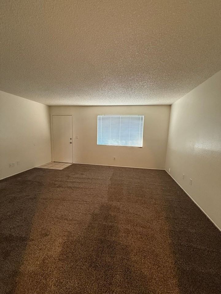 7560 North Rae Avenue - Photo 5 of 18