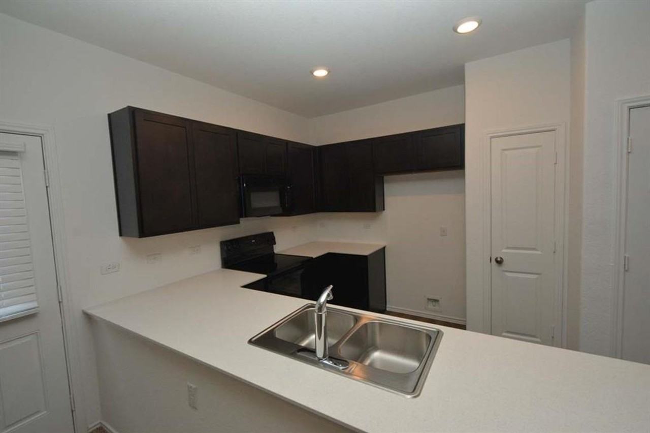 1106 Minnow Ln - Photo 6 of 18