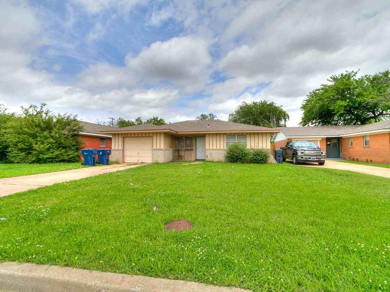 213 Nw 82nd St - Photo 2 of 7