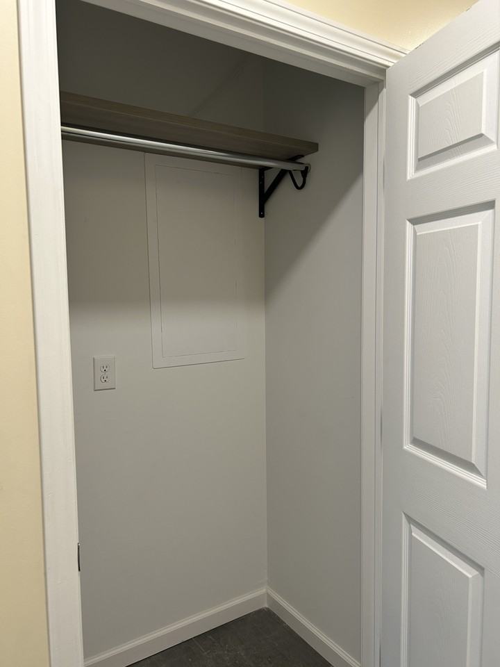 5058 New York 31 - Photo 2 of 12