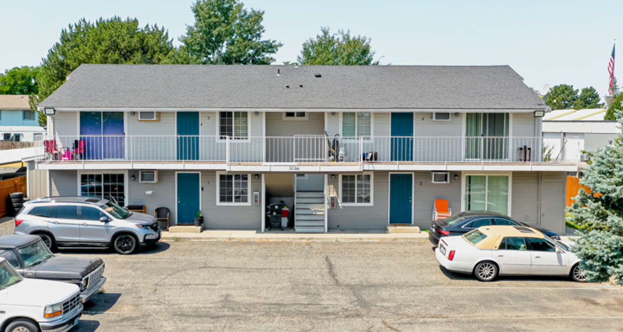 3 Bedroom, 1.5 Bath Apartment – Peaceful 4 - Photo 2 of 3