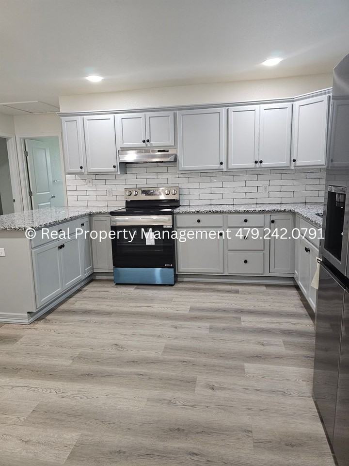 407 Hemlock Street - Photo 4 of 15