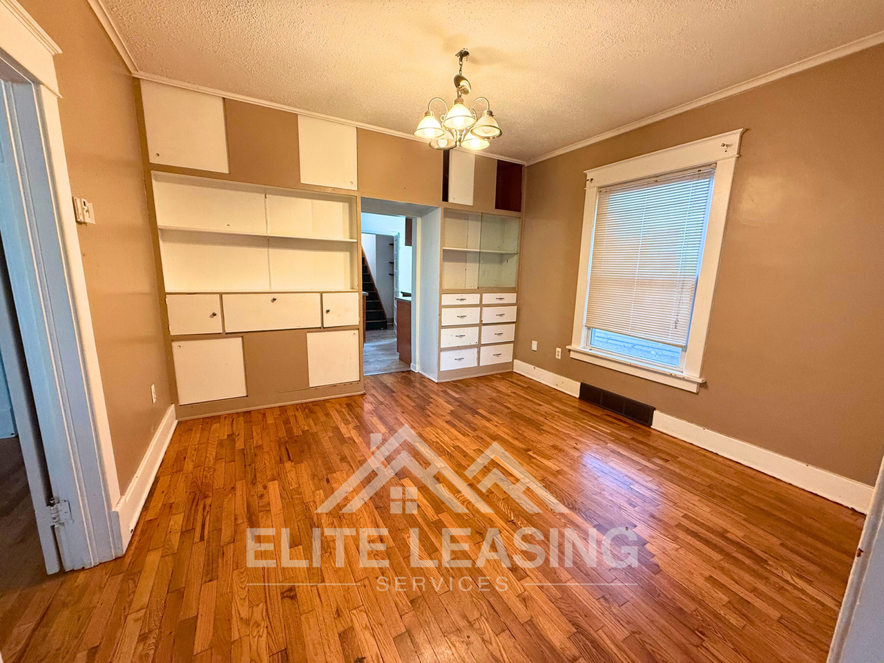 1242 Sw Wayne Ave - Photo 3 of 11