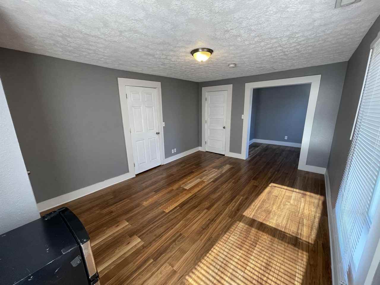 204 Emerson - Photo 2 of 9