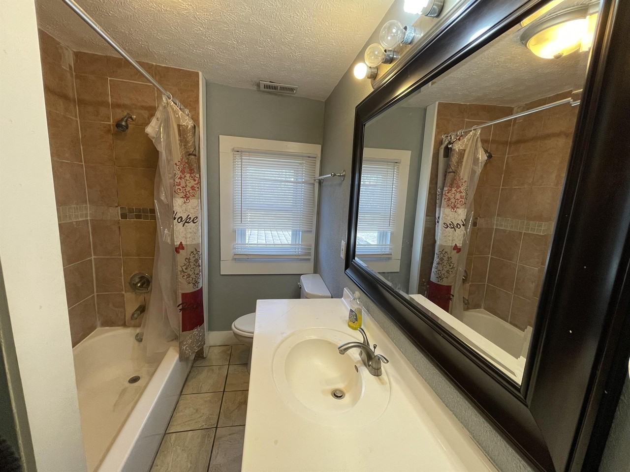 204 Emerson - Photo 3 of 9