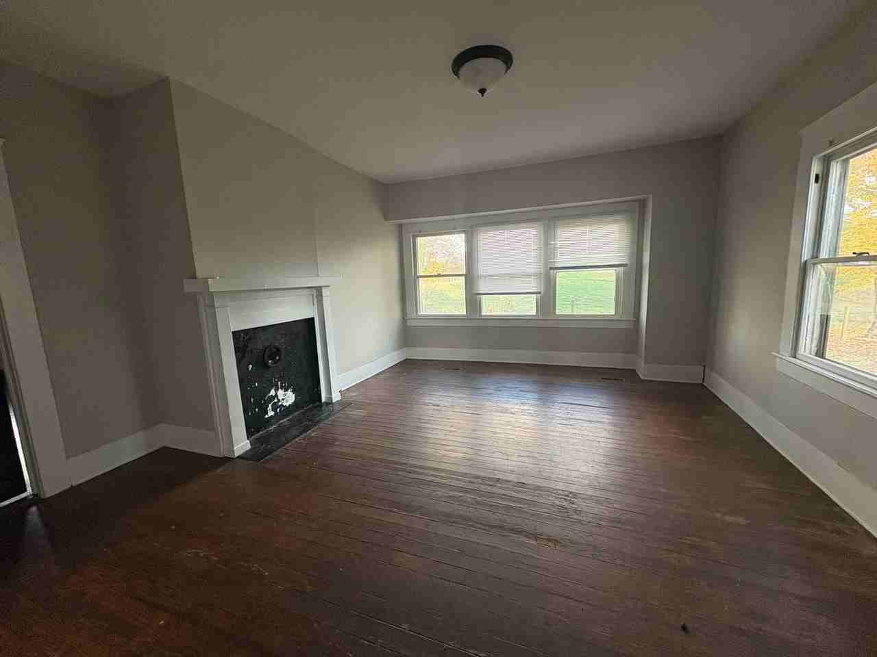 3209 Glasgow Road - Photo 3 of 10