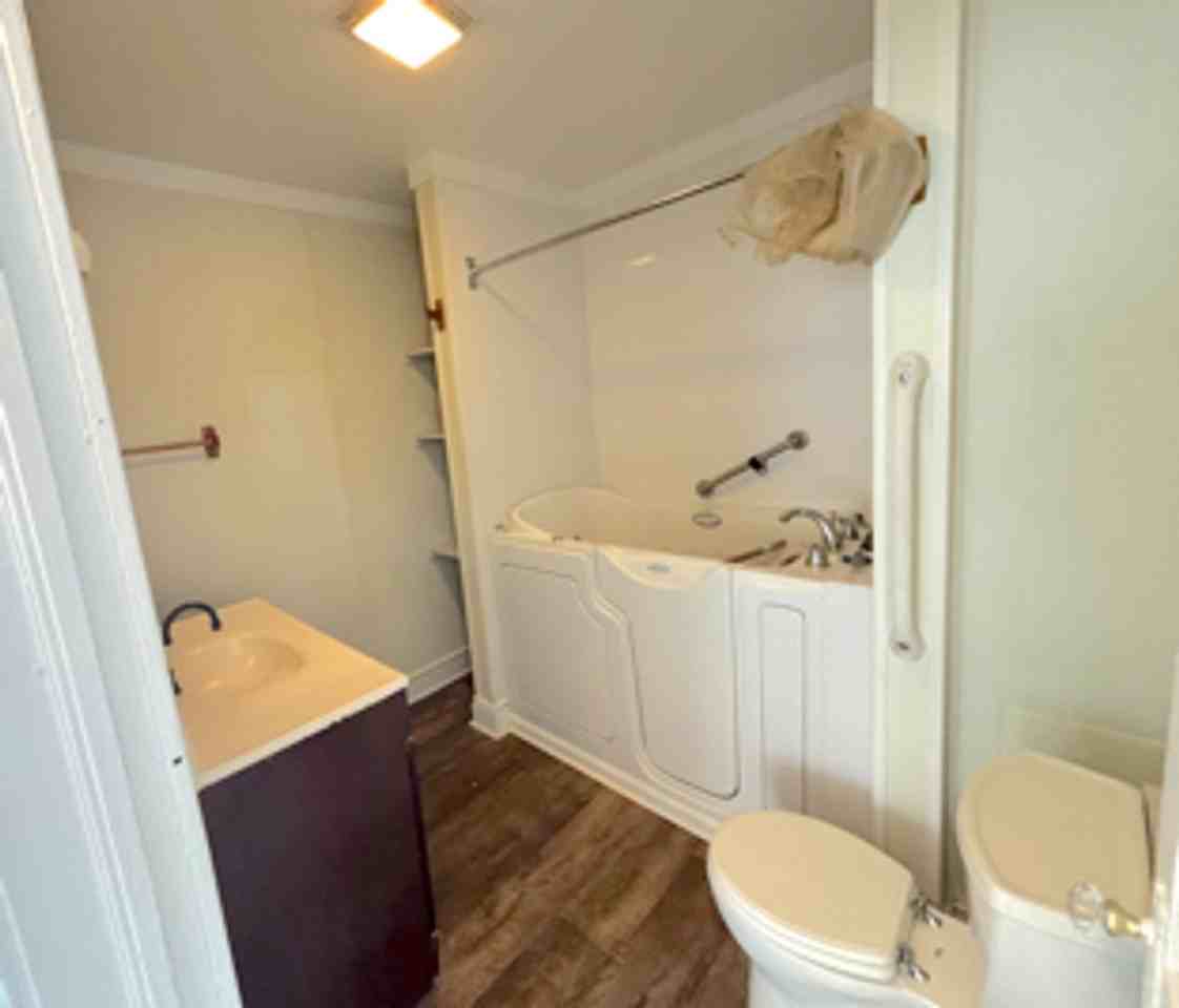 1113 Laurel Ave - Photo 7 of 11