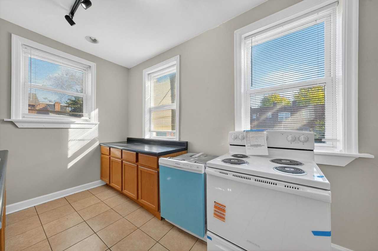 4102 Nebraska Ave - Photo 4 of 28