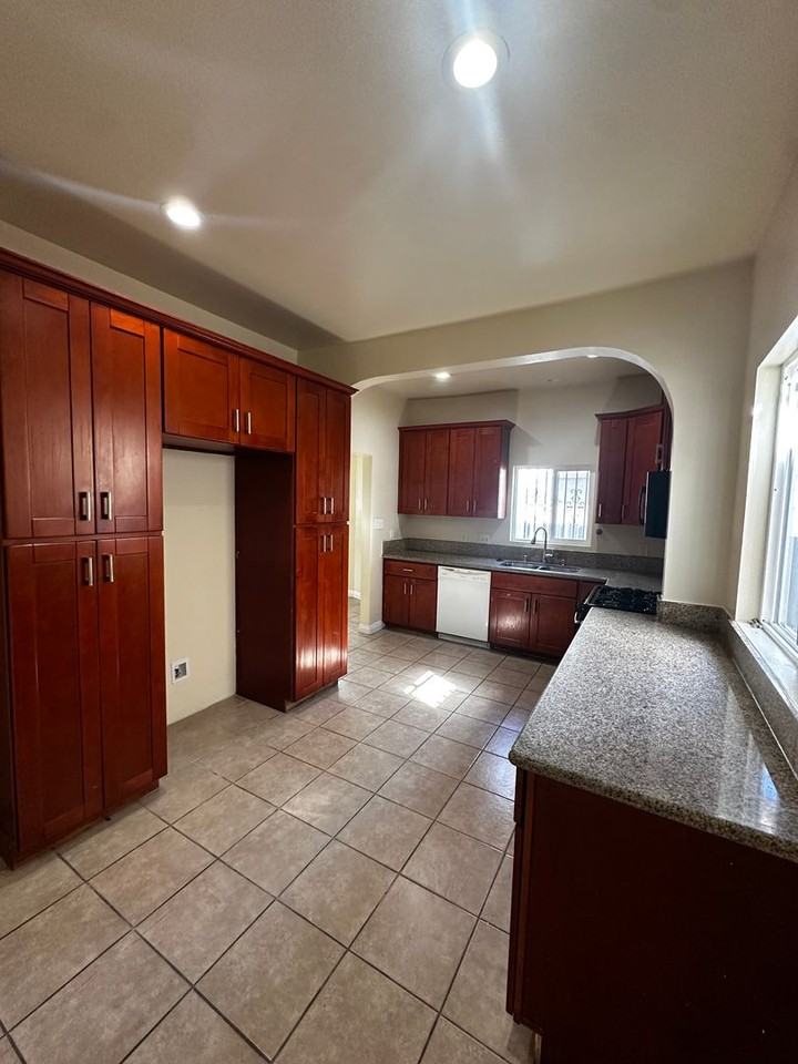 750 East 40th Place - Photo 7 of 10