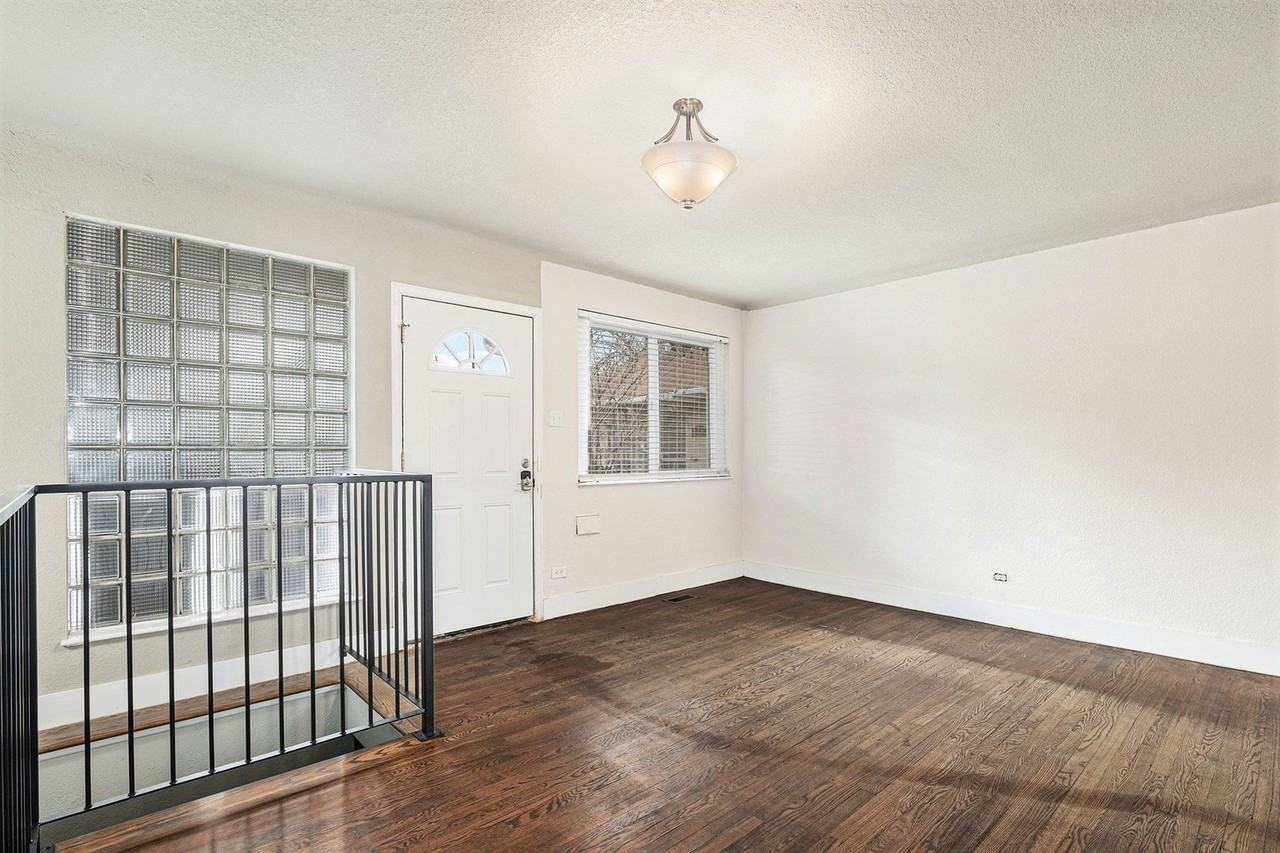 1420 Jasmine St - Photo 4 of 23