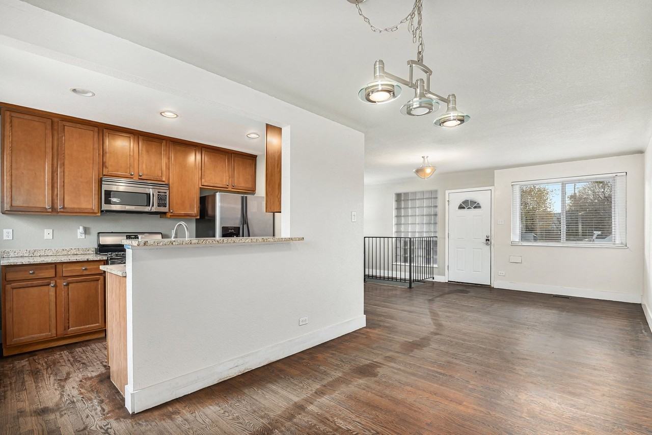 1420 Jasmine St - Photo 5 of 23