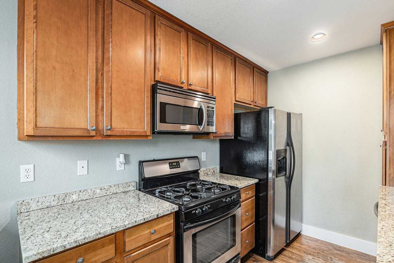 1420 Jasmine St - Photo 6 of 23