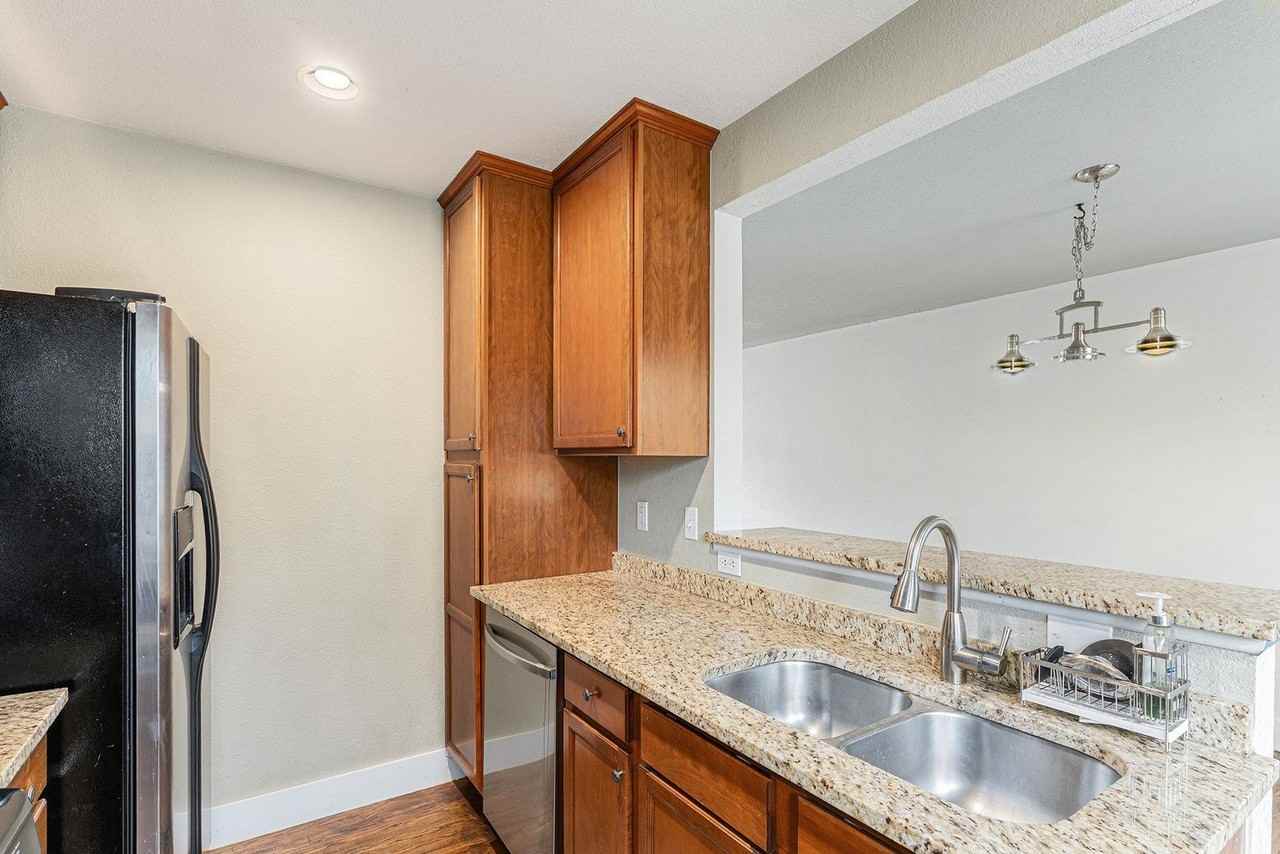 1420 Jasmine St - Photo 7 of 23