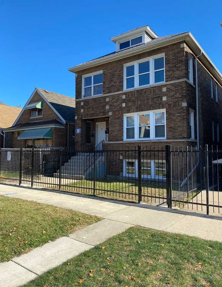 8707 South Manistee Avenue