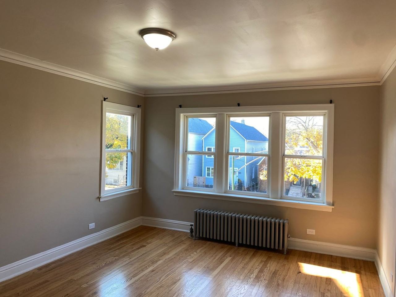 8707 South Manistee Avenue - Photo 2 of 10