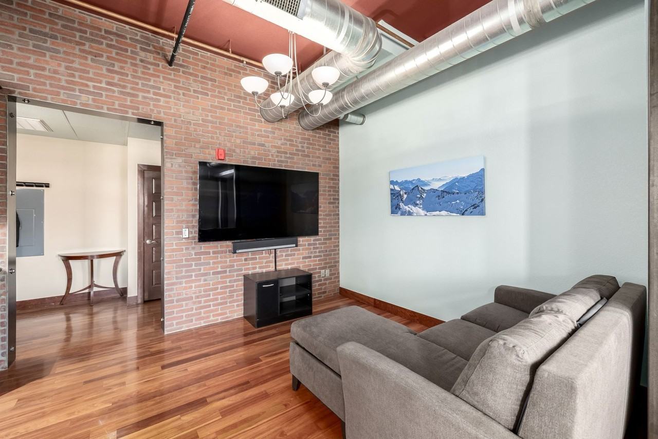210 W Magnolia St - Photo 6 of 31