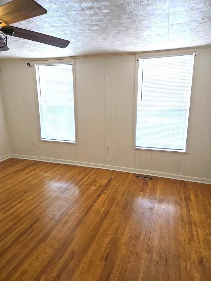 249 W King St - Photo 7 of 42