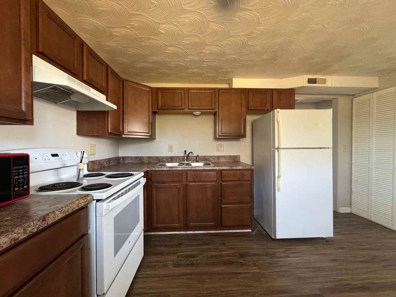 Wedgewood Apartments - Photo 2 of 14