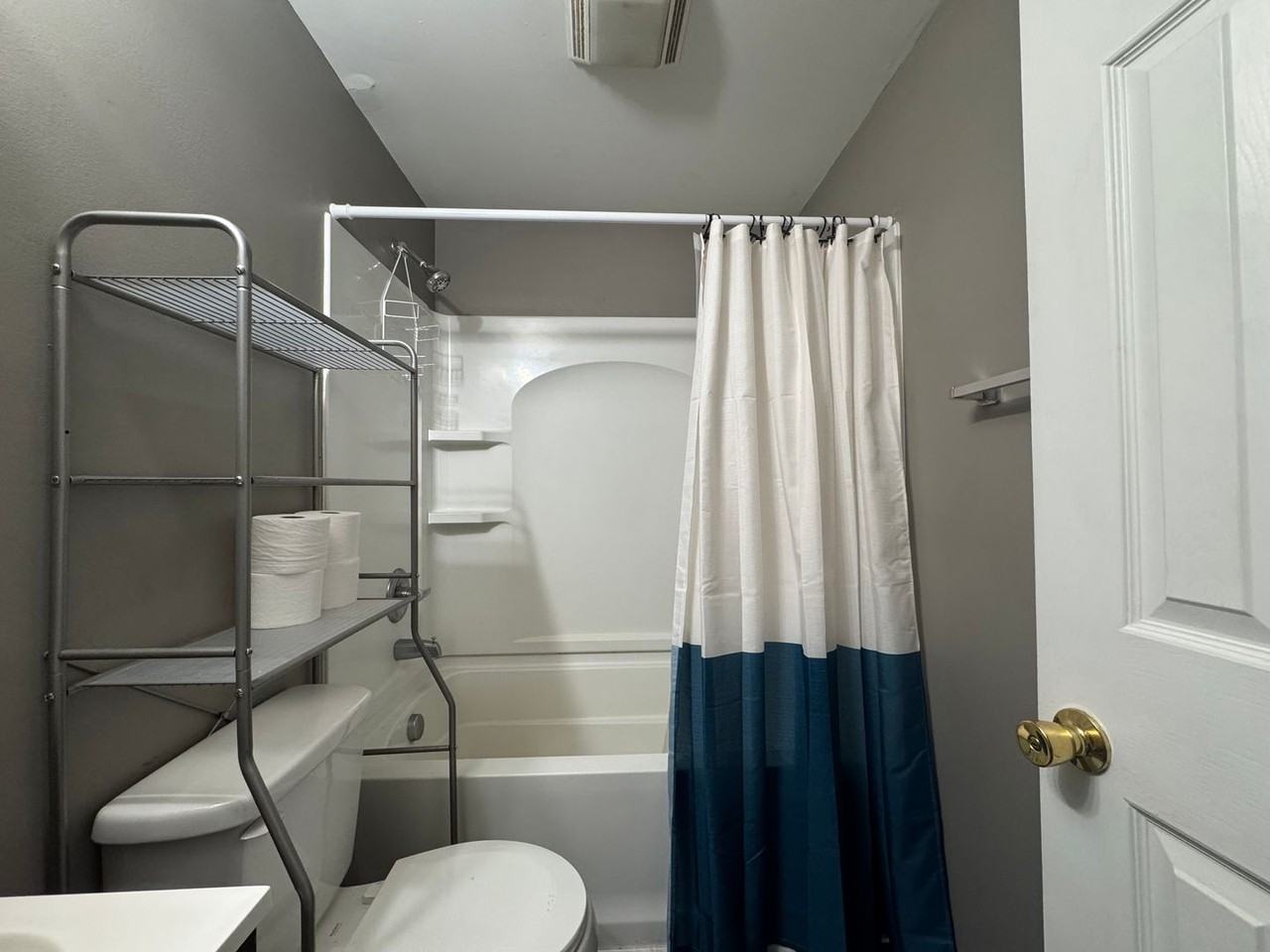 Wedgewood Apartments - Photo 4 of 14