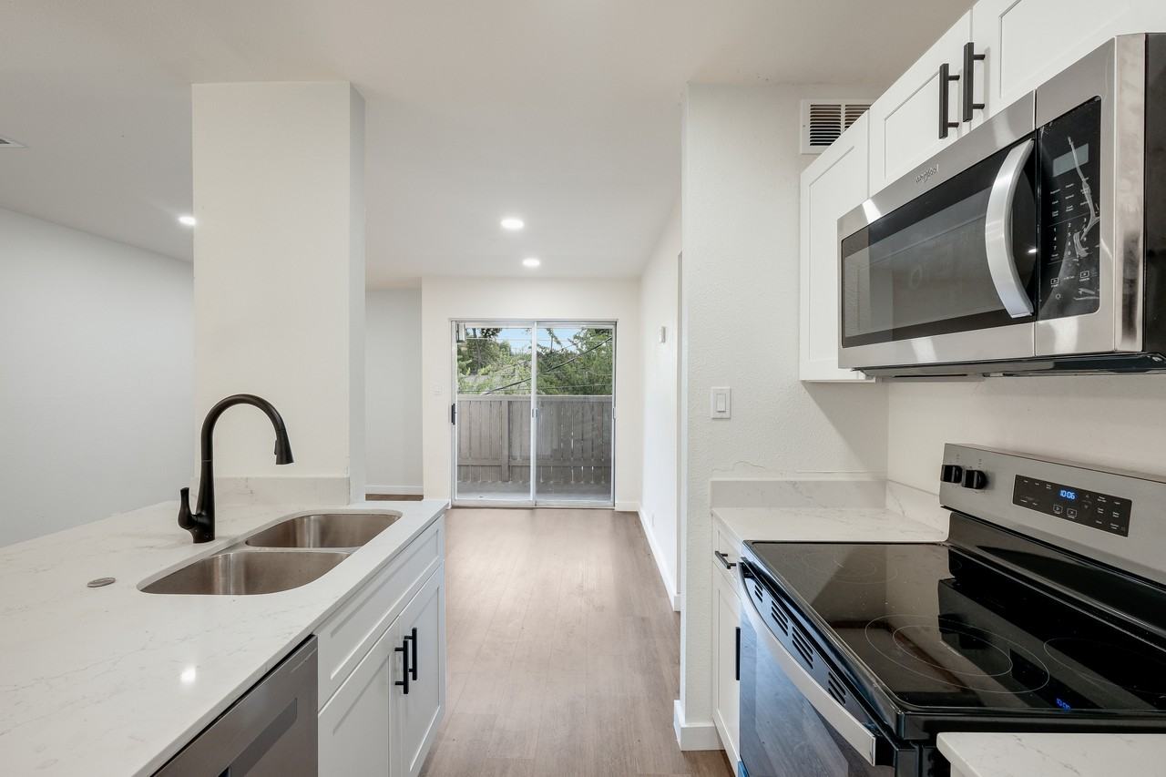 340 Montclair Street - Photo 7 of 10