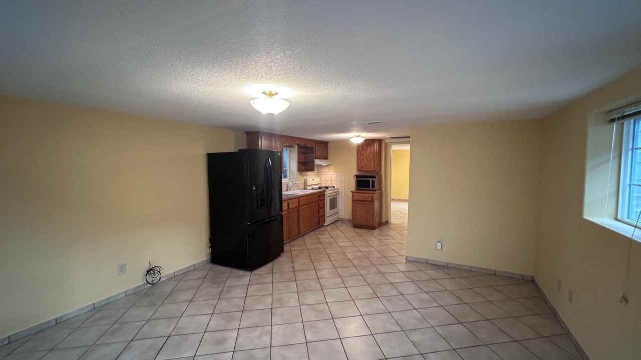 1404 1/2 Teresa St - Photo 4 of 20