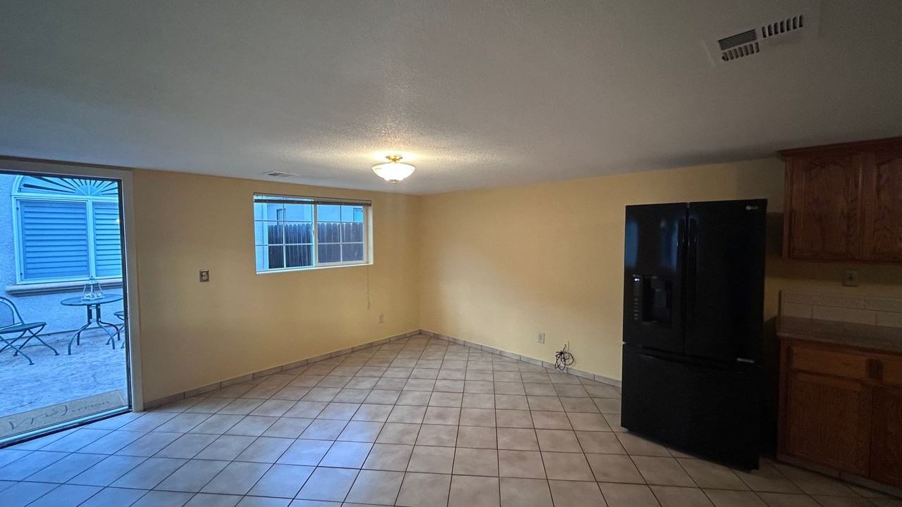 1404 1/2 Teresa St - Photo 7 of 20