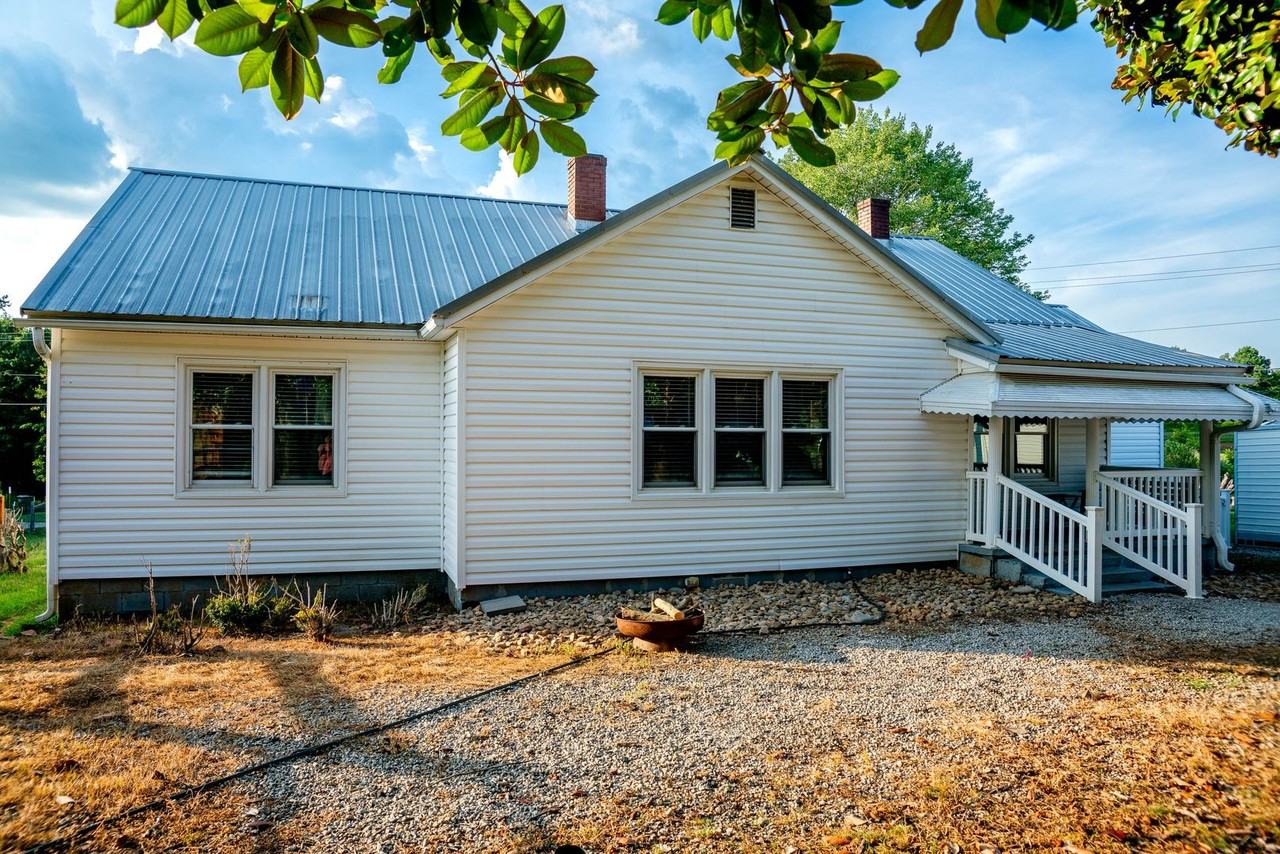 415 Ware Road - Photo 2 of 23