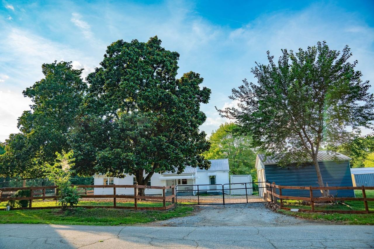 415 Ware Road - Photo 4 of 23